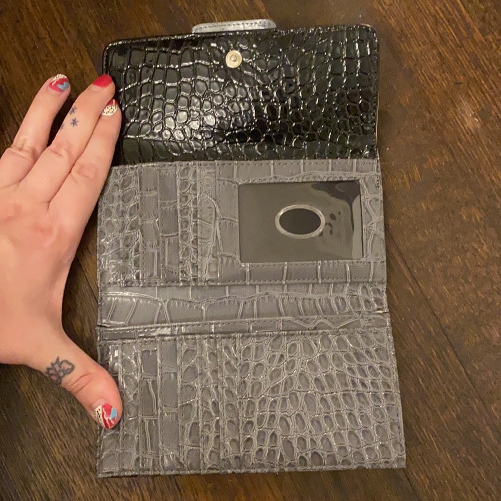 Guess Holiday Collection Wallet - Picture 3 of 7
